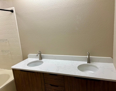 10015 E Mountain View Road - Photo Thumbnail 13