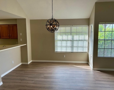 10015 E Mountain View Road - Photo Thumbnail 6