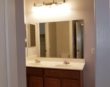 7410 W Darrel Road - Photo Thumbnail 5