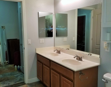 7410 W Darrel Road - Photo Thumbnail 12