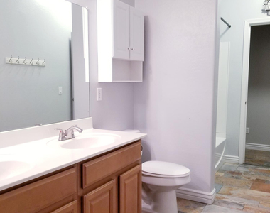 7410 W Darrel Road - Photo Thumbnail 11