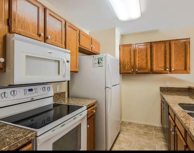 18624 N 93rd Avenue - Photo Thumbnail 3