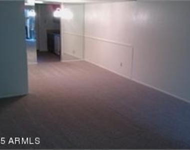 1927 E Hampton Avenue - Photo Thumbnail 3