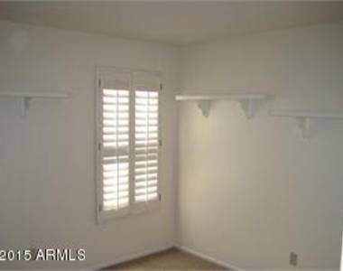 1927 E Hampton Avenue - Photo Thumbnail 2