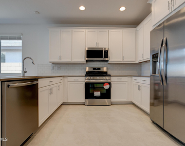 17050 W Artemisa Avenue - Photo Thumbnail 11