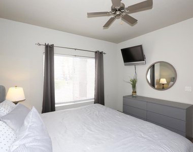 14145 N 92nd Street - Photo Thumbnail 5