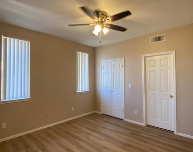 7009 E Acoma Drive - Photo Thumbnail 5