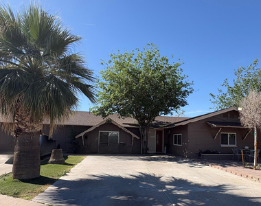 3229 N 54th Lane - Photo Thumbnail 9