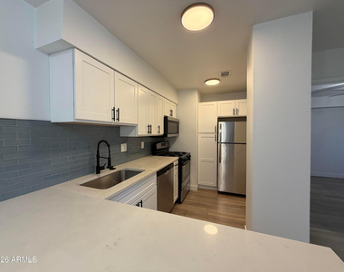 302 E Monte Vista Road - Photo Thumbnail 5