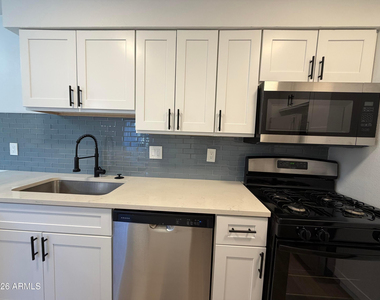 302 E Monte Vista Road - Photo Thumbnail 9