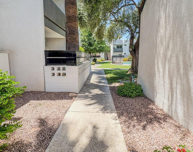 302 E Monte Vista Road - Photo Thumbnail 17
