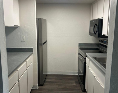 1111 S San Jose - Photo Thumbnail 2