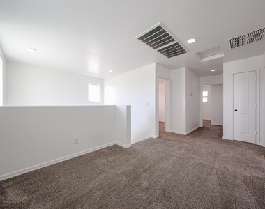 41298 W Parkhill Drive - Photo Thumbnail 12