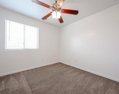 41298 W Parkhill Drive - Photo Thumbnail 24