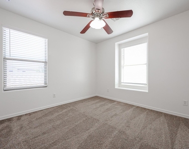 41298 W Parkhill Drive - Photo Thumbnail 28