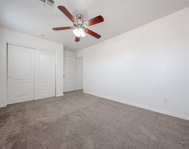 41298 W Parkhill Drive - Photo Thumbnail 13