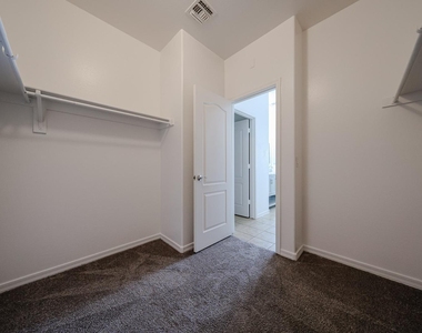41298 W Parkhill Drive - Photo Thumbnail 35