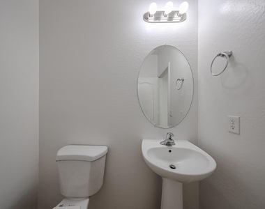 41298 W Parkhill Drive - Photo Thumbnail 9
