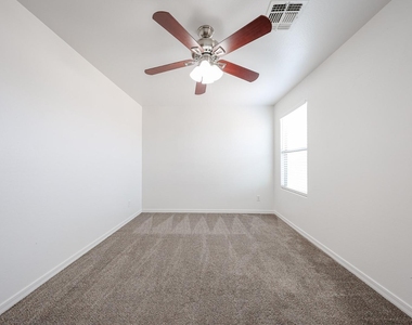 41298 W Parkhill Drive - Photo Thumbnail 17