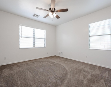 41298 W Parkhill Drive - Photo Thumbnail 8