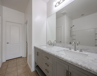 41298 W Parkhill Drive - Photo Thumbnail 19
