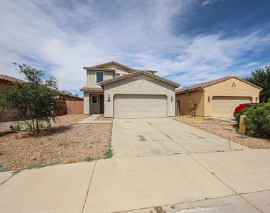 41298 W Parkhill Drive - Photo Thumbnail 2