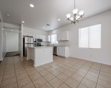 41298 W Parkhill Drive - Photo Thumbnail 16