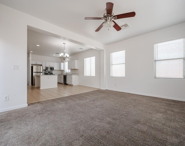 41298 W Parkhill Drive - Photo Thumbnail 25