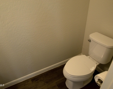 2090 S Dorsey Lane - Photo Thumbnail 9