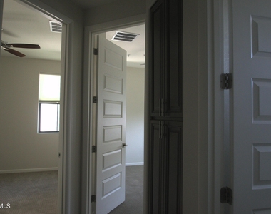 2090 S Dorsey Lane - Photo Thumbnail 24