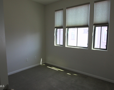 2090 S Dorsey Lane - Photo Thumbnail 26