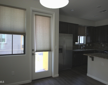 2090 S Dorsey Lane - Photo Thumbnail 19