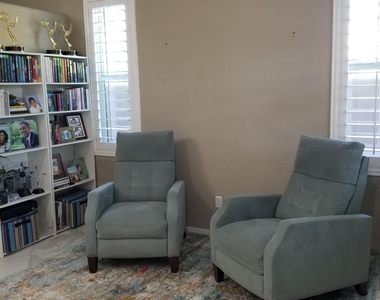 2248 E Ottawa Lane - Photo Thumbnail 3