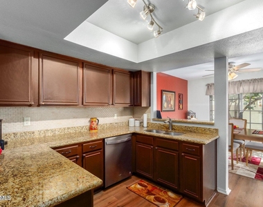 11011 N 92nd Street - Photo Thumbnail 13