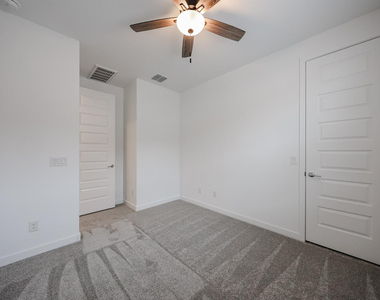 7814 W Hide Trail - Photo Thumbnail 13