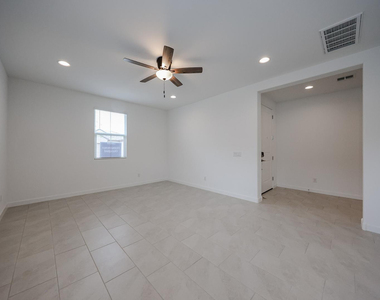 7814 W Hide Trail - Photo Thumbnail 10