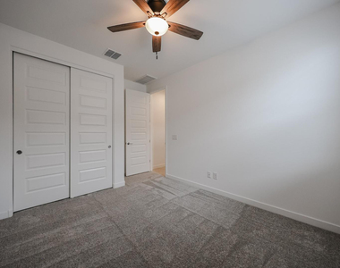 7814 W Hide Trail - Photo Thumbnail 16