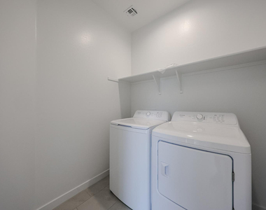 7814 W Hide Trail - Photo Thumbnail 17