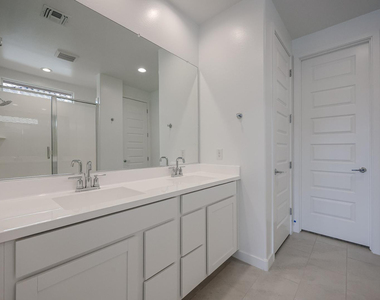 7814 W Hide Trail - Photo Thumbnail 6