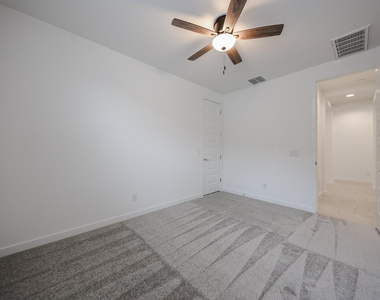 7814 W Hide Trail - Photo Thumbnail 11