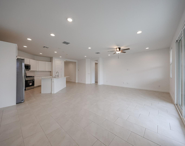 7814 W Hide Trail - Photo Thumbnail 4