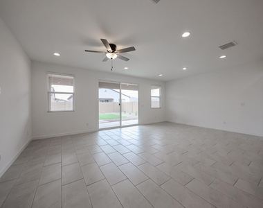 7814 W Hide Trail - Photo Thumbnail 3