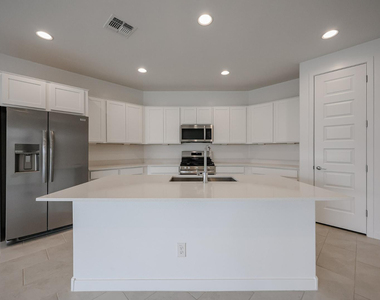 7814 W Hide Trail - Photo Thumbnail 1