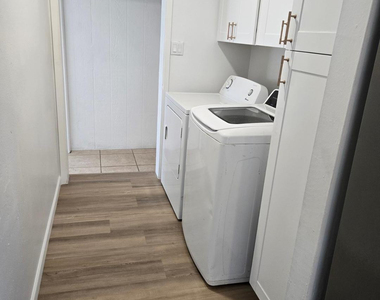 620 E Broadway Lane - Photo Thumbnail 3