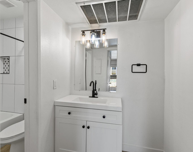 302 E Monte Vista Road - Photo Thumbnail 18