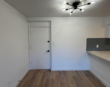 302 E Monte Vista Road - Photo Thumbnail 4