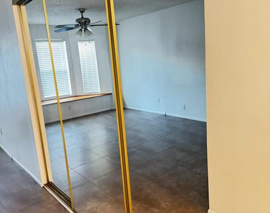 5126 E Monte Vista Road - Photo Thumbnail 8