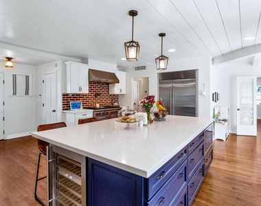 1021 W Encanto Boulevard - Photo Thumbnail 8