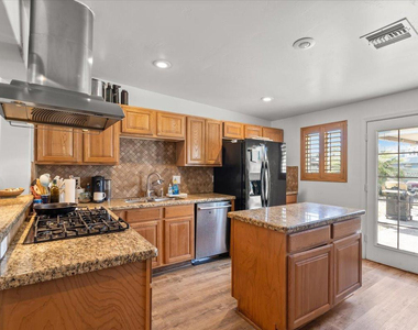 535 W 19th - Photo Thumbnail 6