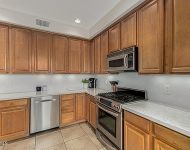 10260 E White Feather Lane - Photo Thumbnail 9